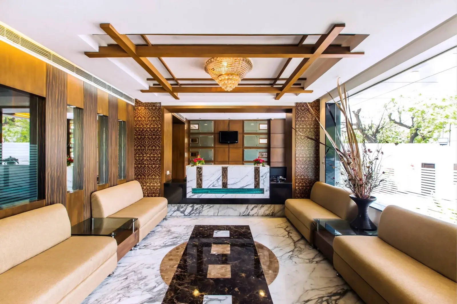 Hotel Golden Manor